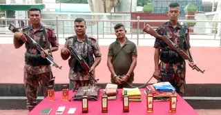 যশোর সীমান্তে অভিযানে মাদক ও চোরাচালানি পণ্য জব্দ, একজন আটক